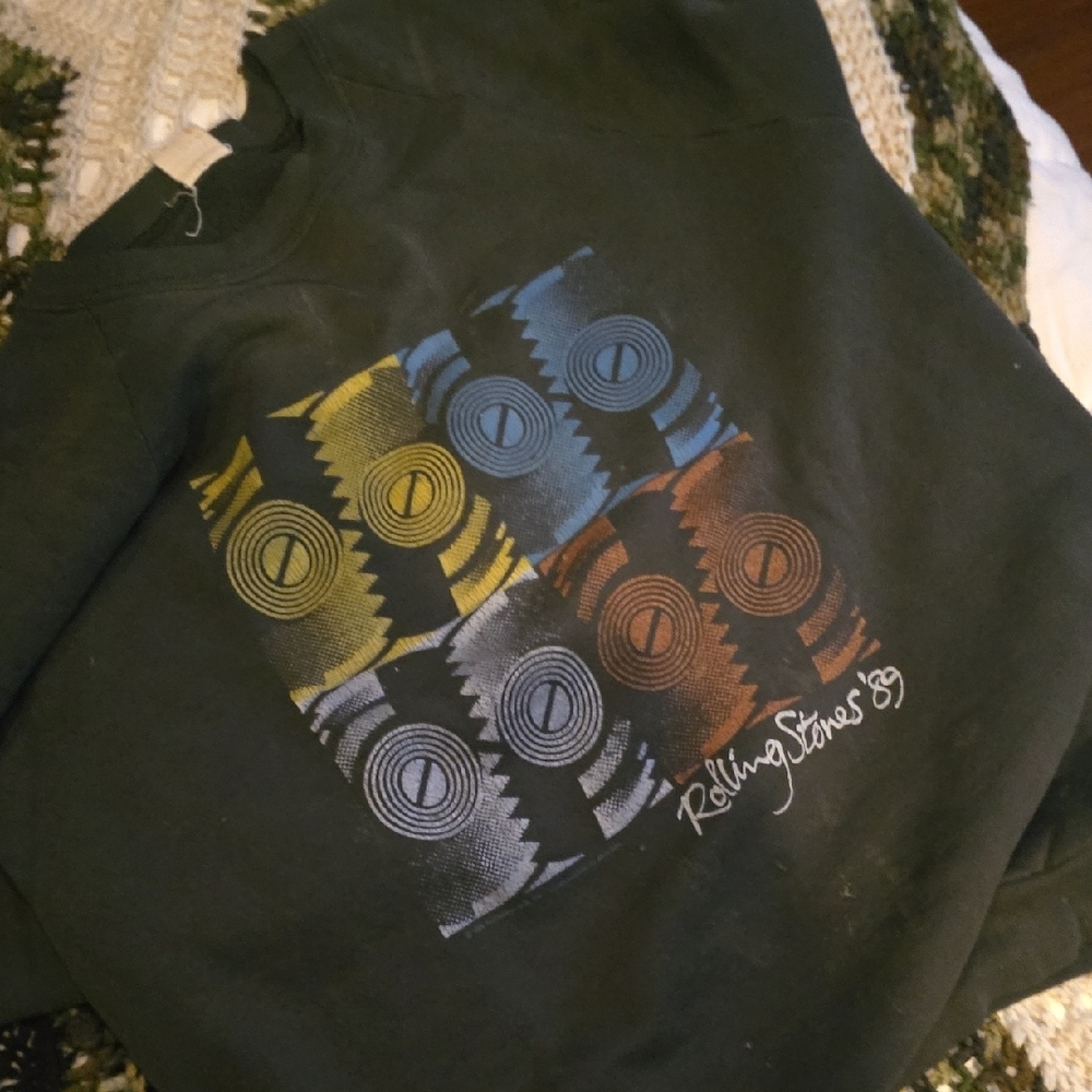 Graphic Sweatshirt with Colorful Circles